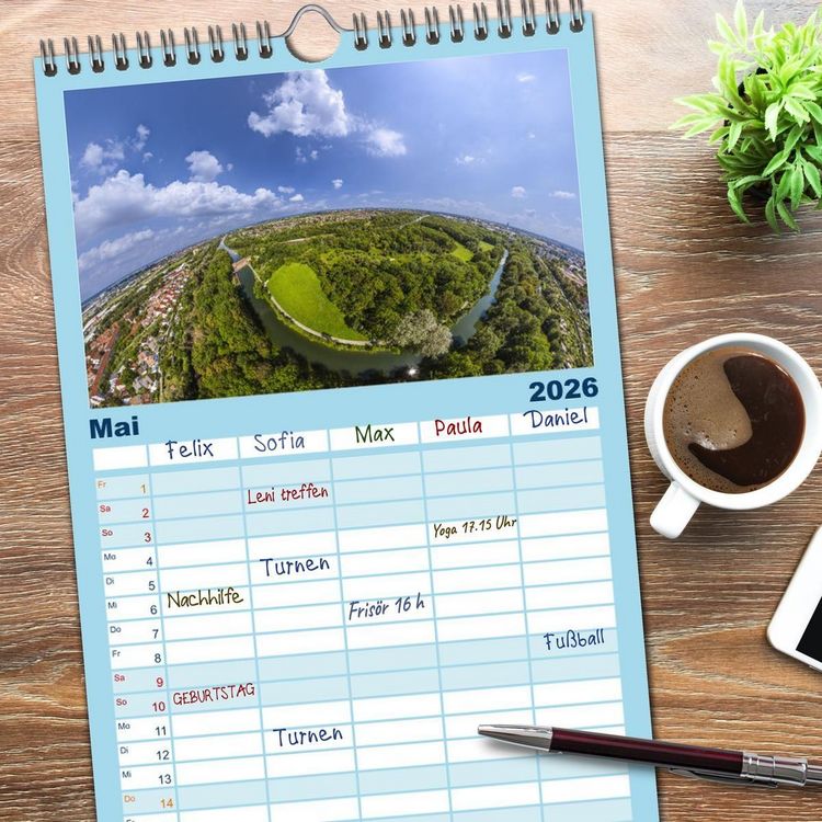 Produktbild: Familienplaner 2026 - Meine Heimat von oben - Luftbilder von Augsburg mit 5 Spalten (Wandkalender, 21 x 45 cm) CALVENDO