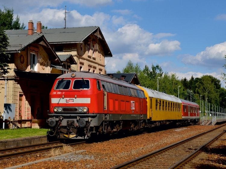 Produktbild: CALVENDO Puzzle 218 390-3 mit einem Messzug in Neukirch (Lausitz) West am 20.07.2016 1000 Teile Puzzle quer | 1000 Teile Lege-Gr&ouml;&szlig;e 64 &times; 48 cm Foto-Puzzle f&uuml;r gl&uuml;ckliche Stunden