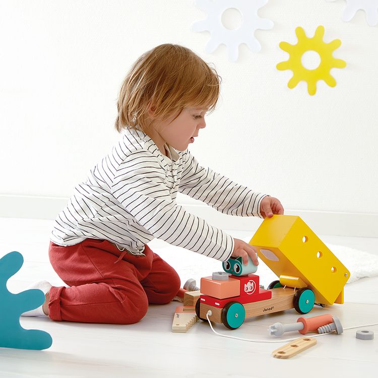 Produktbild: Holz-Ziehlaster mit Werkzeug & Schraubteilen &ndash; 2-in-1 Spiel ab 2 Jahren