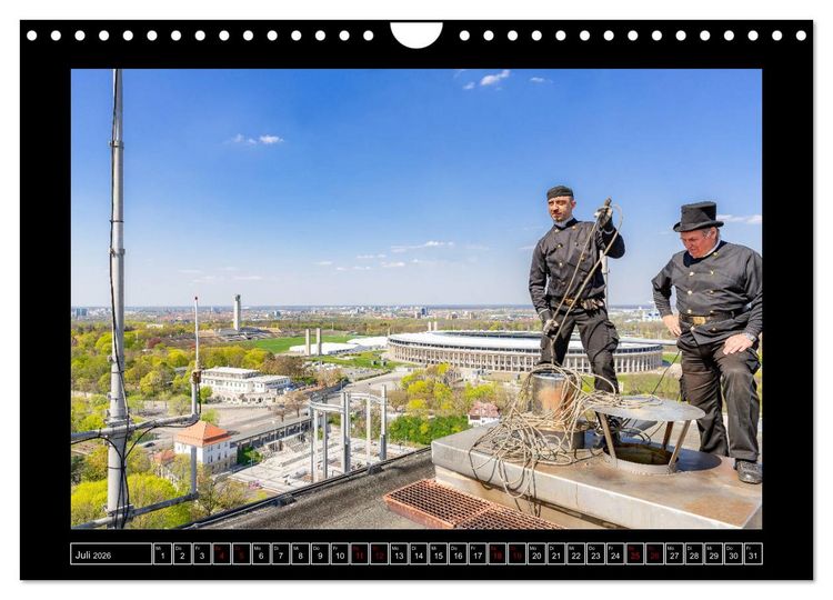 Produktbild: Schornsteinfeger &uuml;ber Berlin - Die Gl&uuml;cksbringer auf den D&auml;chern der Hauptstadt (Wandkalender 2026 DIN A4 quer), CALVENDO Monatskalender