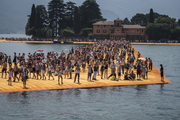 Produktbild: Christo - Walking on Water