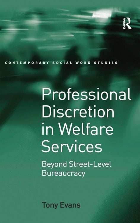 Produktbild: Professional Discretion in Welfare Services