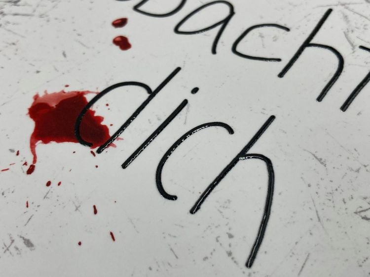 Produktbild: Sie beobachtet dich