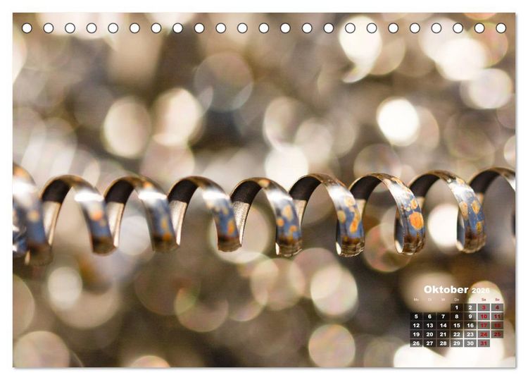 Produktbild: Metall - Schrott kunstvoll in Szene gesetzt (Tischkalender 2026 DIN A5 quer), CALVENDO Monatskalender