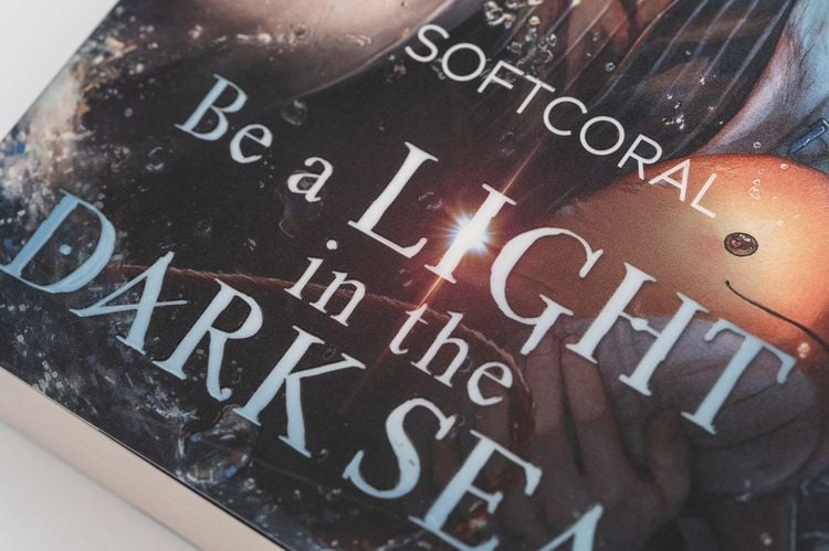 Produktbild: Be a Light in the Dark Sea 1