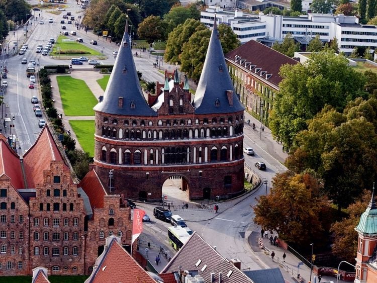 Produktbild: CALVENDO Puzzle Holstentorplatz | 1000 Teile Lege-Gr&ouml;&szlig;e 64x48cm Foto-Puzzle f&uuml;r gl&uuml;ckliche Stunden