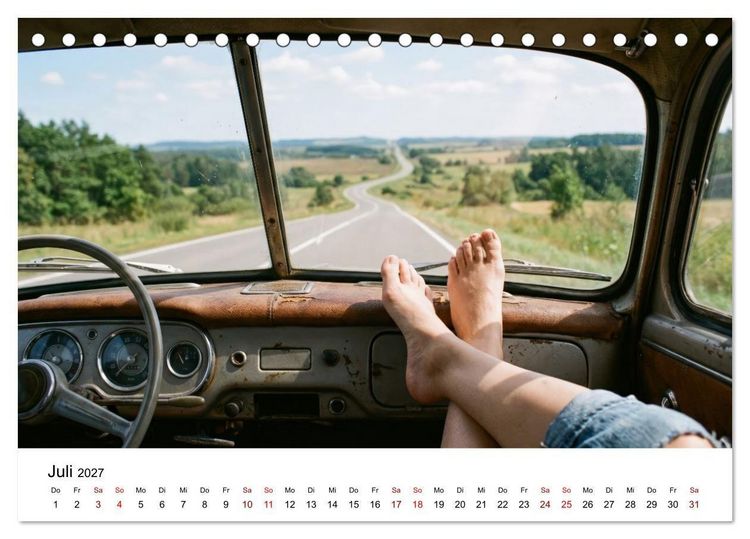 Produktbild: Unten Ohne - Barfu&szlig; durchs Jahr (Tischkalender 2027 DIN A5 quer), CALVENDO Monatskalender