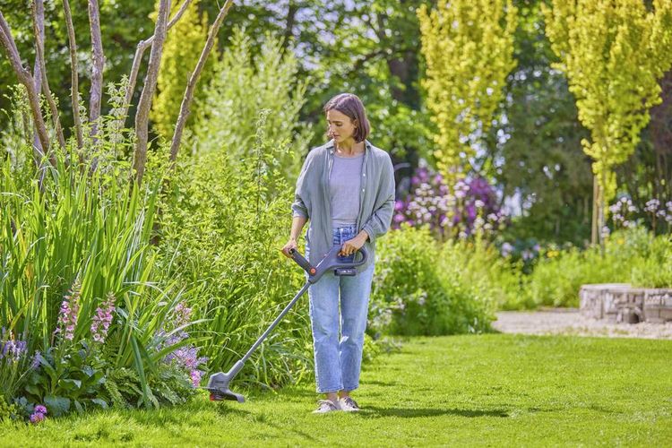 Produktbild: GARDENA Akku Akku-Rasentrimmer 18V Schnittbreite (max.): 25cm