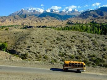 Produktbild: CALVENDO Puzzle Bus nach Tamga, Kirgistan | 1000 Teile Lege-Gr&ouml;&szlig;e 64x48cm Foto-Puzzle f&uuml;r gl&uuml;ckliche Stunden