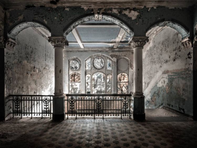 Produktbild: CALVENDO Puzzle "Beelitz" - Eingangshalle der Heilst&auml;tte in Deutschland | 1000 Teile Lege-Gr&ouml;&szlig;e 64x48cm Foto-Puzzle f&uuml;r gl&uuml;ckliche Stunden