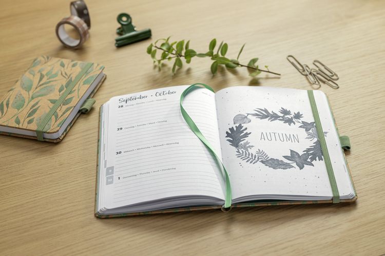 Produktbild: SIGEL 7J802 Wochenkalender Jolie 2027, ca. A6, Sparkle Leaves, Hardcover
