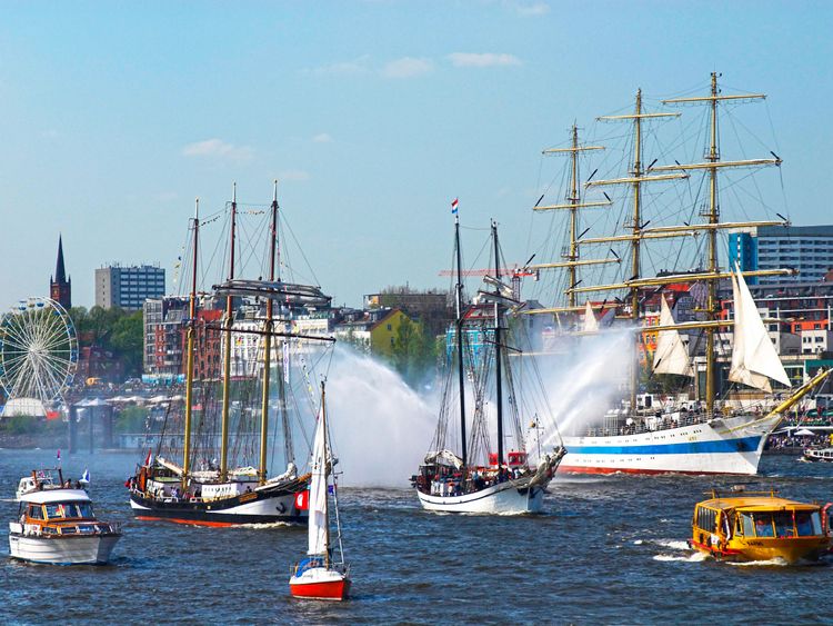 Produktbild: CALVENDO Puzzle Historische Segelschiffe im Hamburger Hafen w&auml;hrend des 817. Hafengeburtstags | 1000 Teile Lege-Gr&ouml;&szlig;e 64x48cm Foto-Puzzle f&uuml;r gl&uuml;cklic
