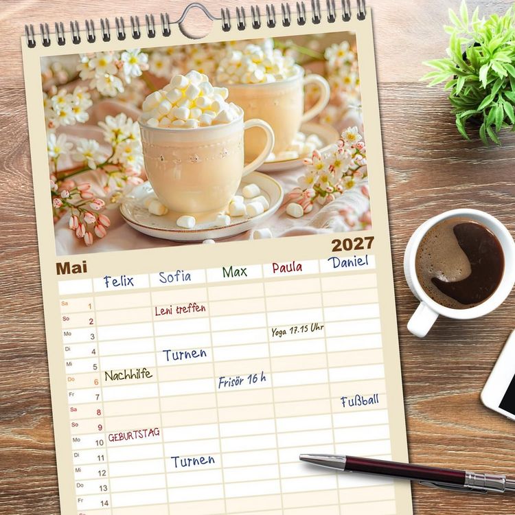 Produktbild: Familienplaner 2027 - Cappuccino, Latte und mehr - Der gro&szlig;e Kaffeekalender mit 5 Spalten (Wandkalender, 21 x 45 cm) CALVENDO