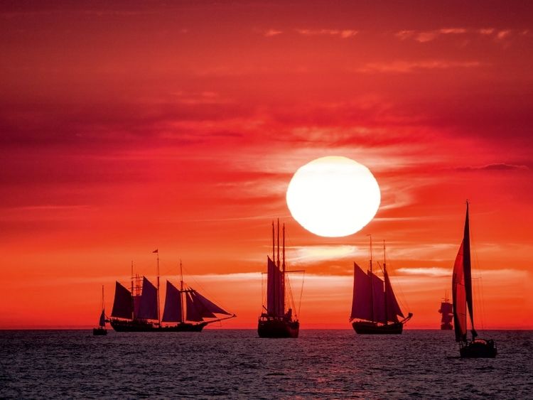 Produktbild: CALVENDO Puzzle Ein Motiv aus dem Kalender Windjammer auf der Ostsee im Abendlicht | 1000 Teile Lege-Gr&ouml;&szlig;e 64x48cm Foto-Puzzle f&uuml;r gl&uuml;ckliche Stunden