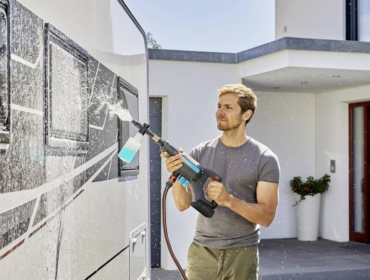 Produktbild: GARDENA AquaClean 24/18V Premium Set Mitteldruckreiniger 24 bar