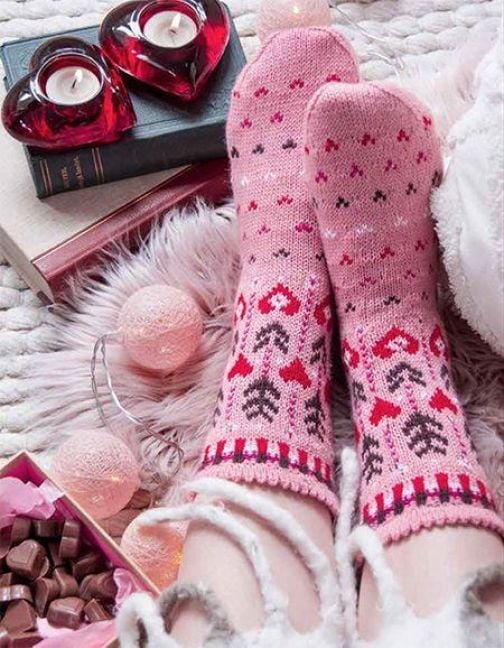Produktbild: Kuschelige Socken und warme F&auml;ustlinge