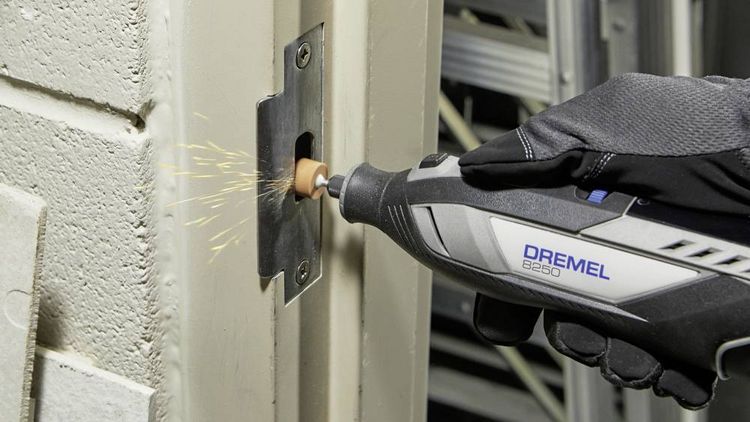 Produktbild: Dremel 8250-5 12V Akku-Multitool F0138250JA Multifunktionswerkzeug 12V 2Ah