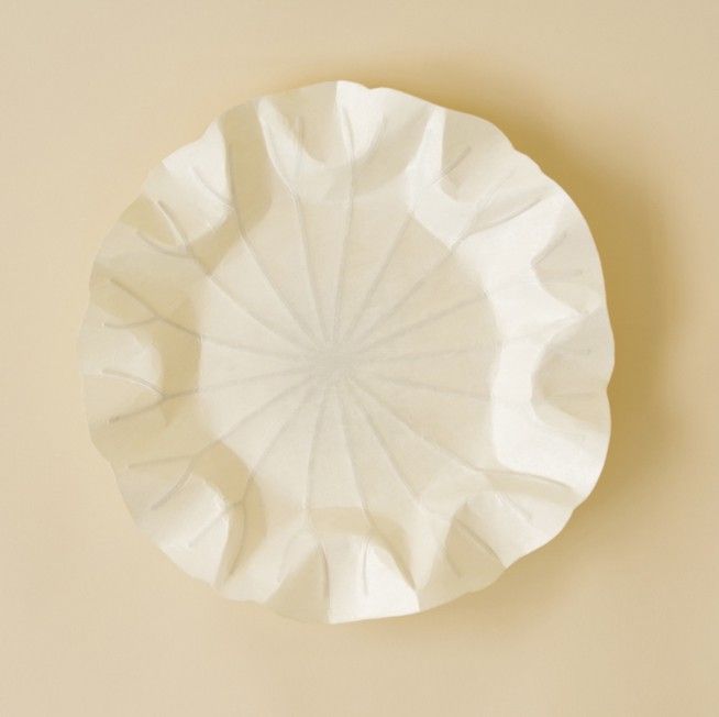 Produktbild: Flexible Hanji-Papierschale Lotusblatt (M) Wei&szlig; &ndash; Ablage / Servierschale aus traditionellem Hanji-Papier