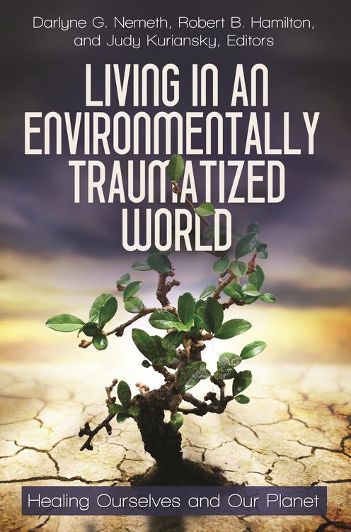 Produktbild: Living in an Environmentally Traumatized World