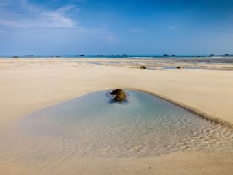 Produktbild: CALVENDO Puzzle Strand von Kerfissien in der Bretagne, Frankreich | 1000 Teile Lege-Gr&ouml;&szlig;e 64x48cm Foto-Puzzle f&uuml;r gl&uuml;ckliche Stunden