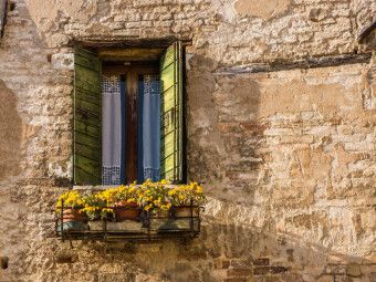 Produktbild: CALVENDO Puzzle Dai Colori Vivaci - Fenster Italiens: Venedig | 1000 Teile Lege-Gr&ouml;&szlig;e 64x48cm Foto-Puzzle f&uuml;r gl&uuml;ckliche Stunden