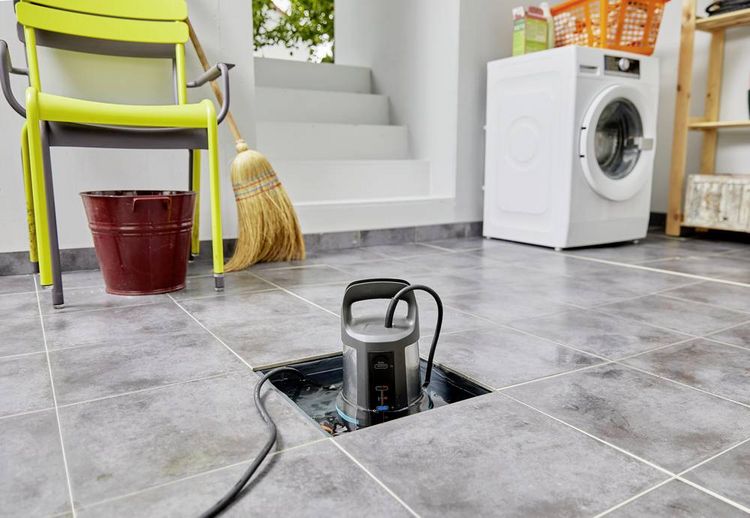 Produktbild: GARDENA 11000 aquasensor 09034-61 Klarwasser-Tauchpumpe 11.000 l/h 7 m