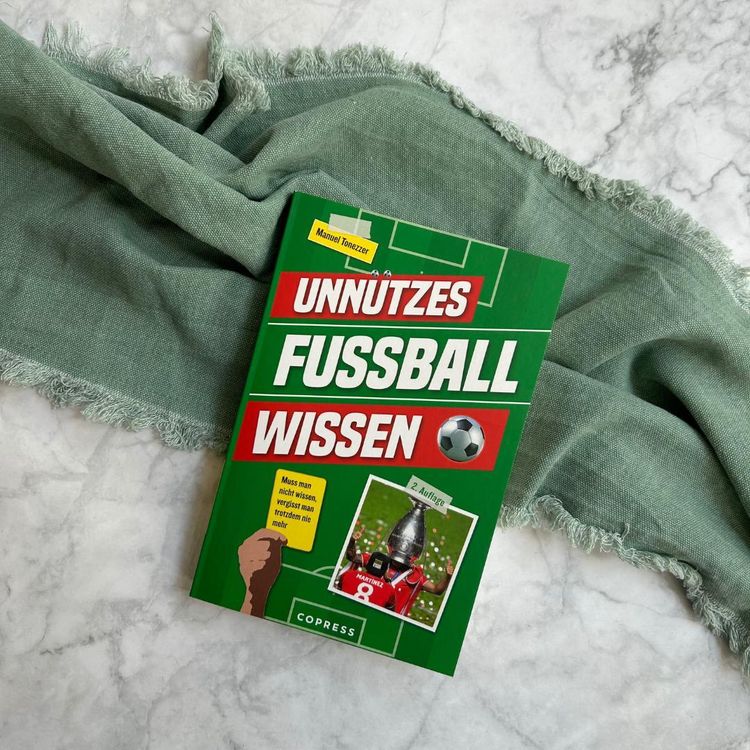Produktbild: Unn&uuml;tzes Fu&szlig;ballwissen