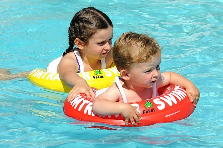 Produktbild: SWIMTRAINER ''Classic'' rot, Schwimmreifen, Schwimmhilfe f&uuml;r 3 Monate bis 4 Ja