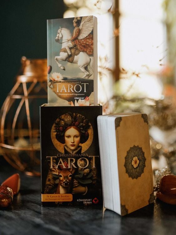 Produktbild: Christephania Tarot - 78 farbige Tarotkarten und ein 176-seitiges Booklet mit Deutungen und Legungen (nostalgisches, hochwertiges Tarotdeck)