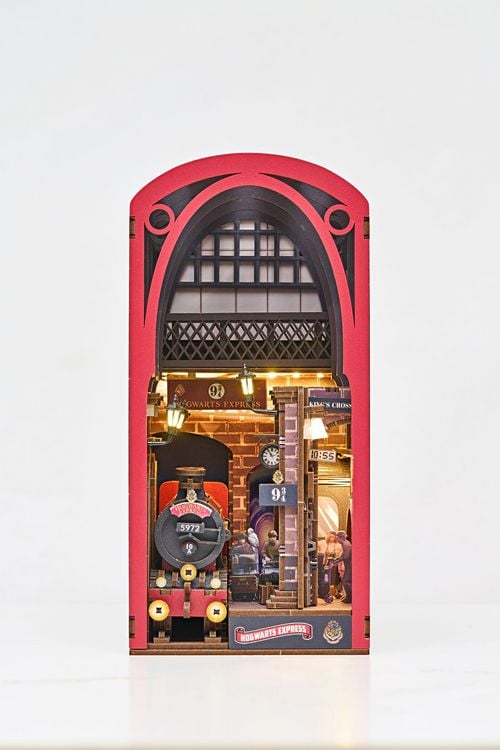 Produktbild: Book Nook DIY B&uuml;cherecke Revell Harry Potter "Hogwarts Express"