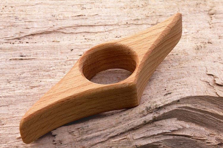 Produktbild: Buch-Seitenhalter aus Buche - Handgefertigt in Berlin - Thumb Thing, Lesezubeh&ouml;r, Buchzubeh&ouml;r, Geschenk f&uuml;r B&uuml;cherliebhaber, Vielleser, fixiert das ge