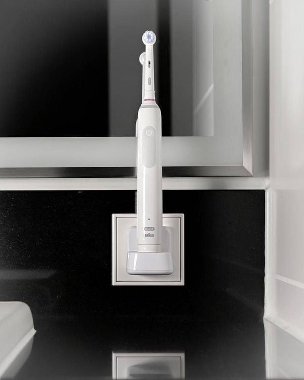 Produktbild: Proofvision TB Charge for Oral-B / Braun (ausgenommen iO & Pulsonic Serie) Ladeger&auml;t f&uuml;r elektrische Zahnb&uuml;rste 1 St. Wei&szlig;
