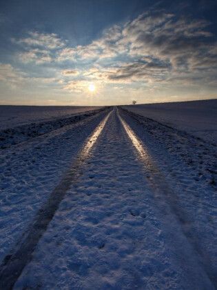 Produktbild: CALVENDO Puzzle Eisiger Weg im Winter | 1000 Teile Lege-Gr&ouml;&szlig;e 64x48cm Foto-Puzzle f&uuml;r gl&uuml;ckliche Stunden