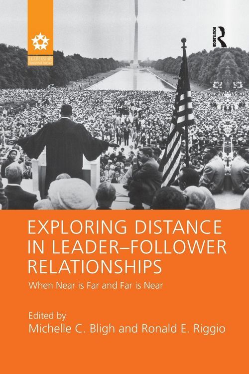 Produktbild: Exploring Distance in Leader-Follower Relationships