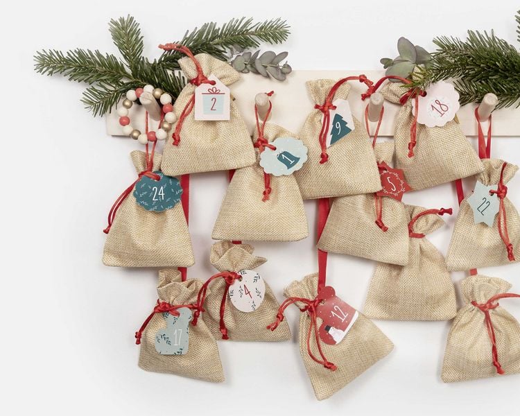 Produktbild: Folia Adventskalender-Set BASIC, Stoffbeutel, 49-teilig, Beutelgr&ouml;&szlig;e 10x13cm, mit Motivdruck