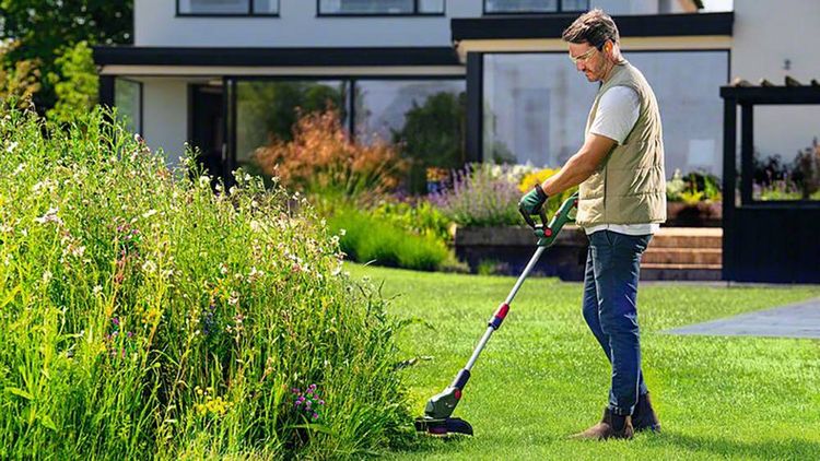 Produktbild: Bosch Home and Garden UniversalGrassCut 18V-26-500 Akku-Rasentrimmer ohne Akku, ohne Ladeger&auml;t