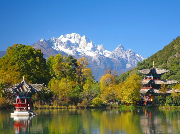 Produktbild: CALVENDO Puzzle Black Dragon Pool - Lijiang / China | 2000 Teile Lege-Gr&ouml;&szlig;e 90x67cm Foto-Puzzle f&uuml;r gl&uuml;ckliche Stunden