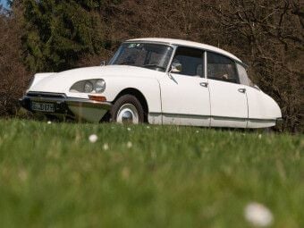 Produktbild: CALVENDO Puzzle Citro&euml;n DS - G&ouml;ttin in wei&szlig; | 1000 Teile Lege-Gr&ouml;&szlig;e 64x48cm Foto-Puzzle f&uuml;r gl&uuml;ckliche Stunden