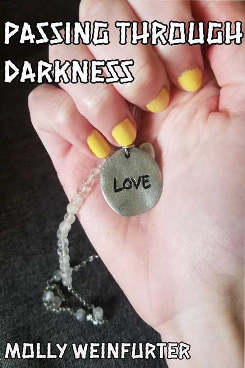 Produktbild: Passing Through Darkness