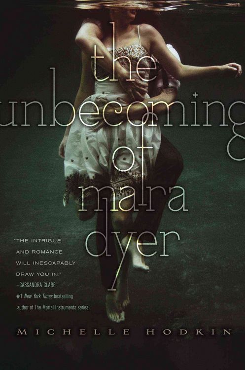 Bild vom Artikel The Unbecoming of Mara Dyer vom Autor Michelle Hodkin