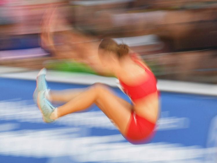 Produktbild: CALVENDO Puzzle Leichtathletik Wettkampf: Momentaufnahme aus dem Weitsprung | 1000 Teile Lege-Gr&ouml;&szlig;e 64x48cm Foto-Puzzle f&uuml;r gl&uuml;ckliche Stunden