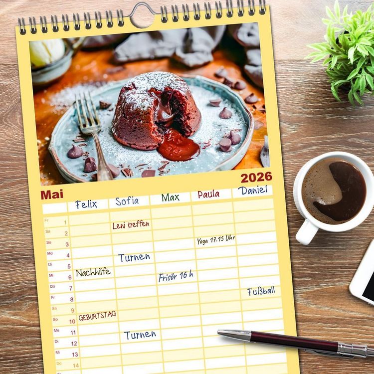 Produktbild: Familienplaner 2026 - Alles Schokolade oder was?! - Hei&szlig;e und kalte Gaumenfreuden aus Schokolade mit 5 Spalten (Wandkalender, 21 x 45 cm) CALVENDO