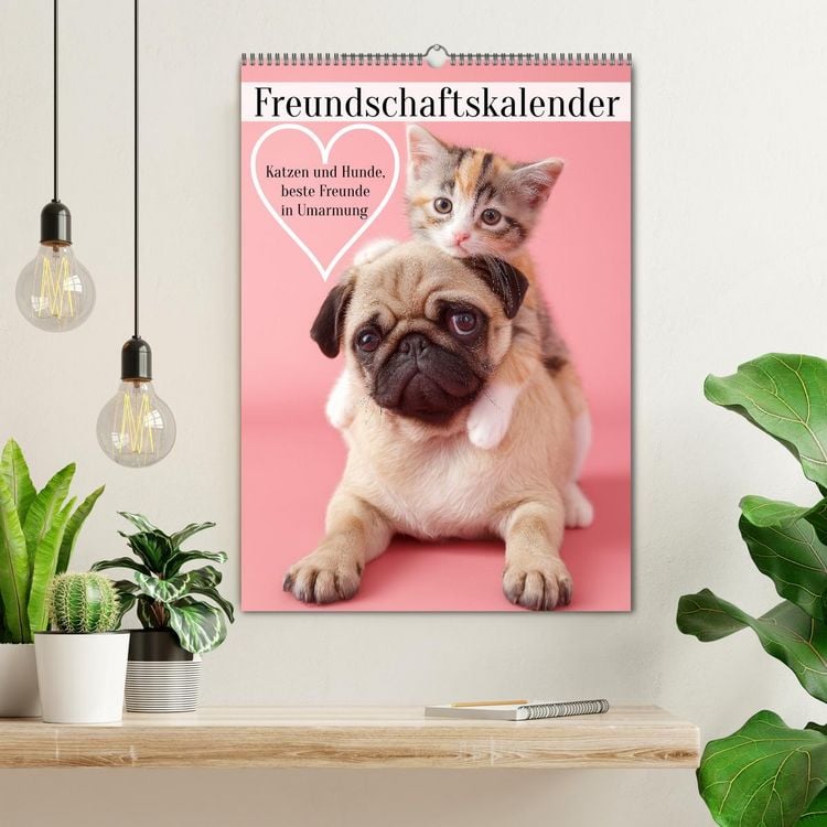 Produktbild: Freundschaftskalender - Katzen und Hunde, beste Freunde in Umarmung (Wandkalender 2026 DIN A2 hoch), CALVENDO Monatskalender