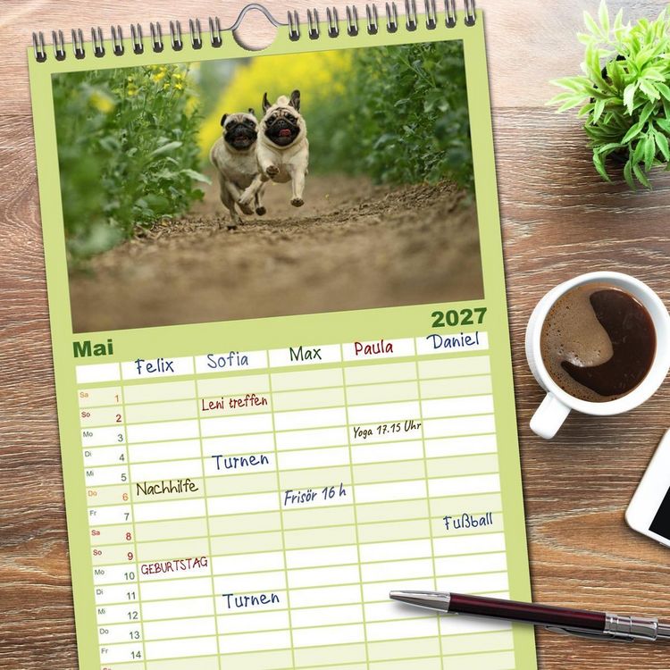 Produktbild: Familienplaner 2027 - Der MOPS-Kalender mit 5 Spalten (Wandkalender, 21 x 45 cm) CALVENDO