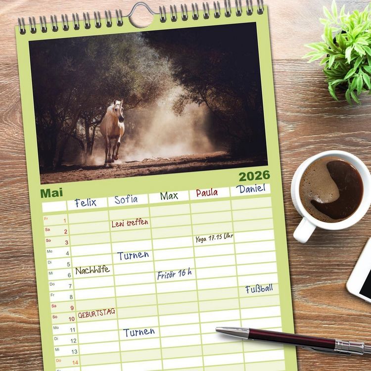 Produktbild: Familienplaner 2026 - Die Faszinierende Welt der Pferde mit 5 Spalten (Wandkalender, 21 x 45 cm) CALVENDO