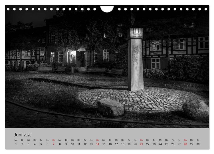 Produktbild: Hansestadt Stralsund bei Nacht (mit GPS-Koordinaten) (Wandkalender 2026 DIN A4 quer), CALVENDO Monatskalender