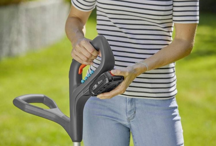 Produktbild: GARDENA SmallCut 23/18V P4A solo Akku Rasentrimmer ohne Akku, ohne Ladeger&auml;t 18 V Schnittbreite (max.): 23 cm