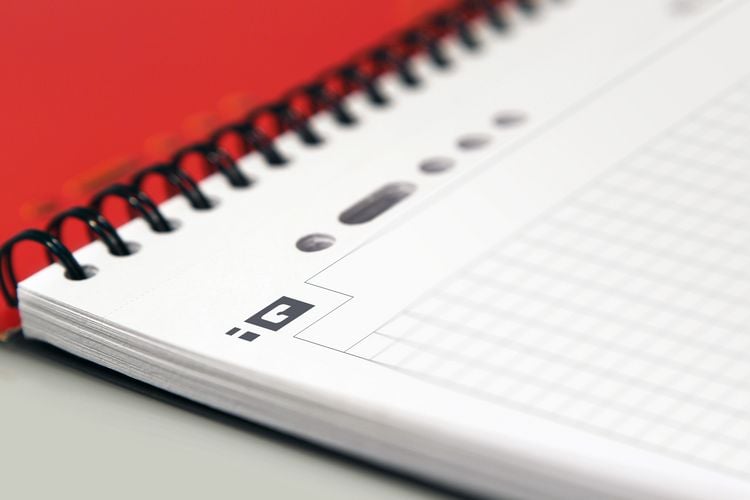 Produktbild: OXFORD International Activebook A5+, kariert 5 mm, 80 Blatt, 80 g/m&sup2;, 10fach gelocht, mit PP-Deckel und Lesezeichen-Register