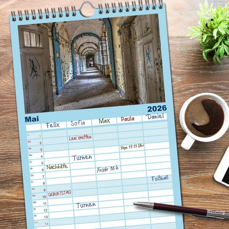 Produktbild: Familienplaner 2026 - Heilst&auml;tten - verlassen und vergessen mit 5 Spalten (Wandkalender, 21 x 45 cm) CALVENDO
