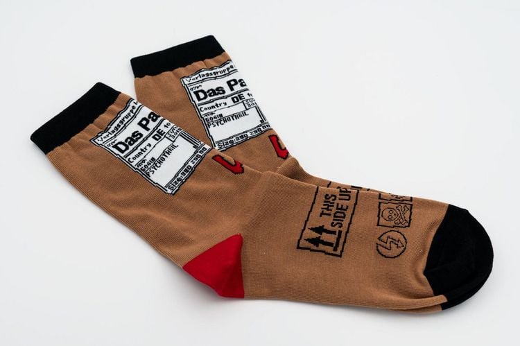 Produktbild: Sebastian Fitzek-Socken "Das Paket" Gr&ouml;&szlig;e 41 - 46